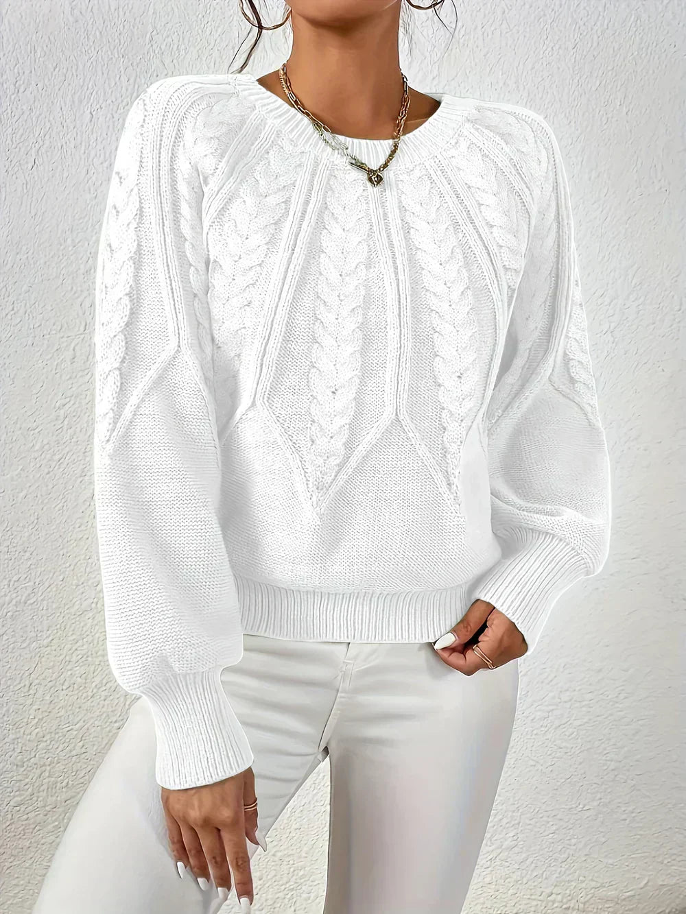 Ivonne | Elegant and casual sweater with braided pattern