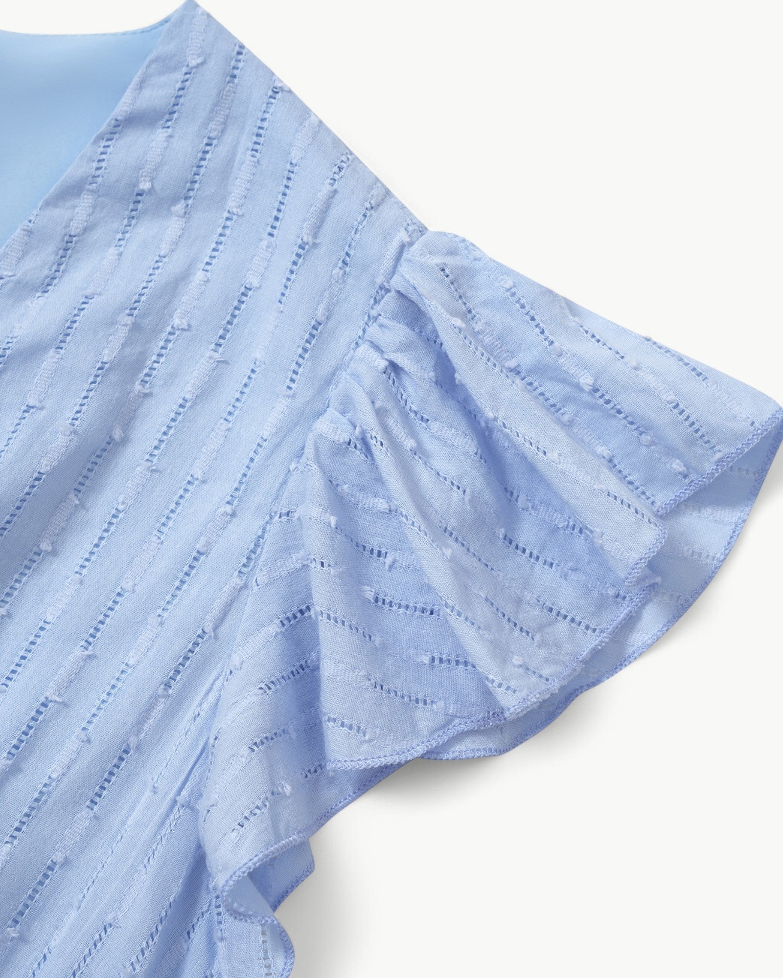 Belicia | Dress with V-neck and ruffled sleeves