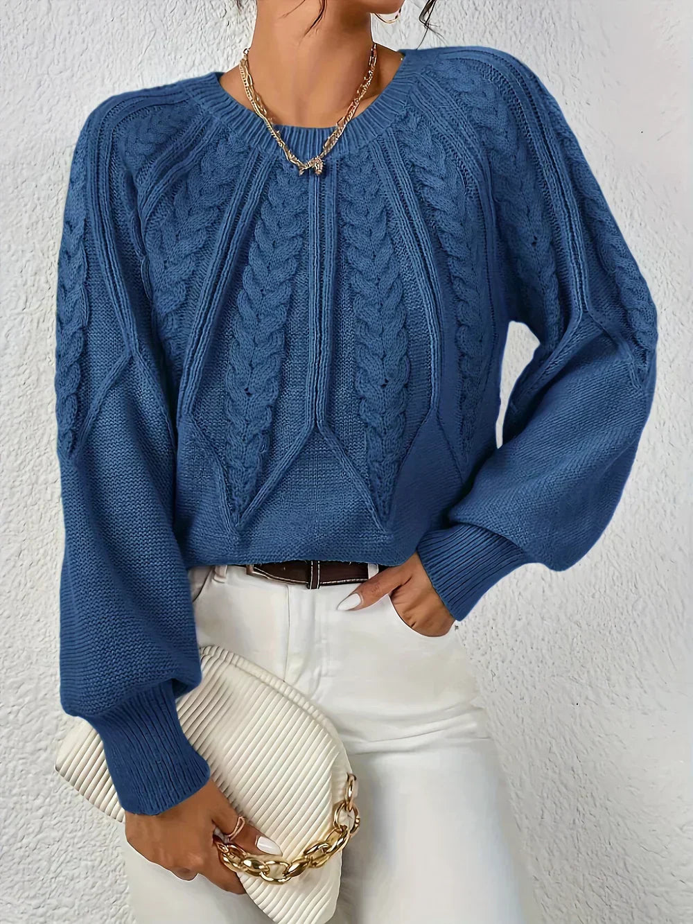 Ivonne | Elegant and casual sweater with braided pattern