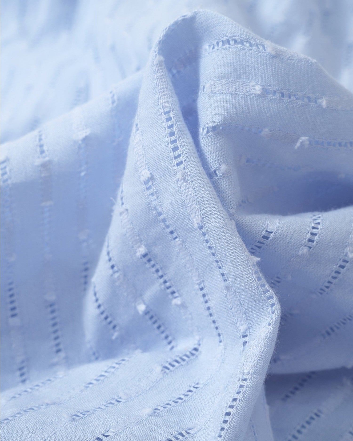 Belicia | Dress with V-neck and ruffled sleeves
